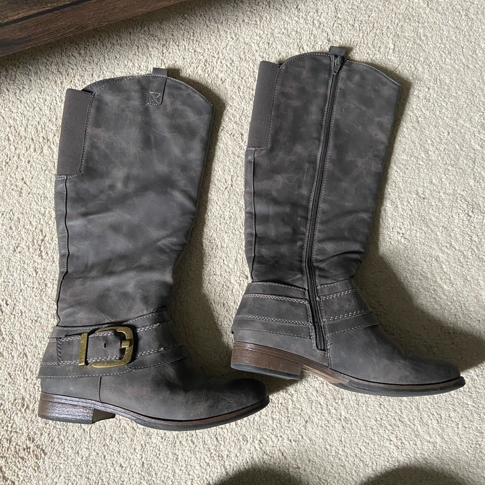 Riding boots
